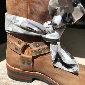 BROWN MOTORCYCLE BOOTS SIZE: 8.5(M) 10 (W)